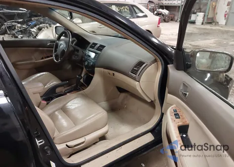 2005 Honda Accord 2.4 Ex from USA, damaged, VIN 1HGCM56855A084458